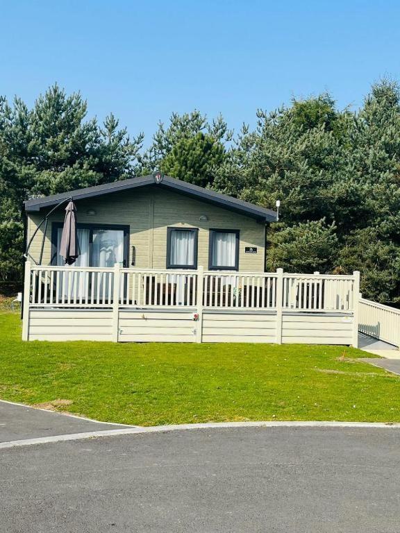 Ashworth Lodge With Hot Tub Barmby on the Moor ห้อง รูปภาพ