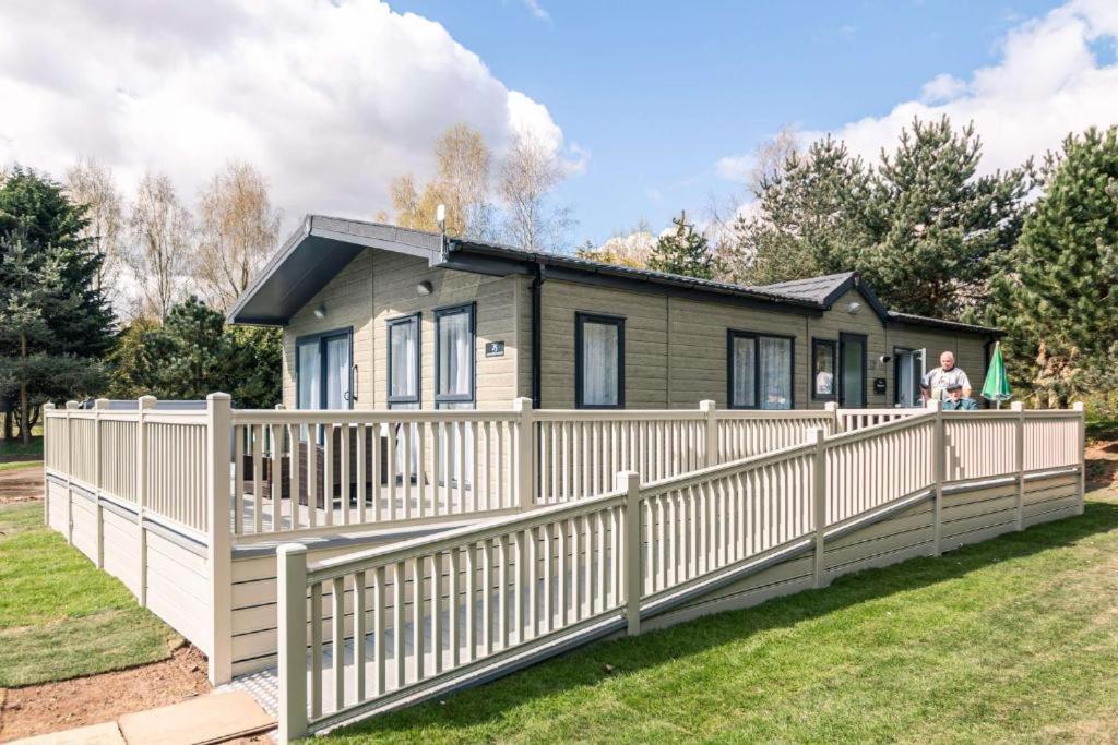 Ashworth Lodge With Hot Tub Barmby on the Moor ห้อง รูปภาพ